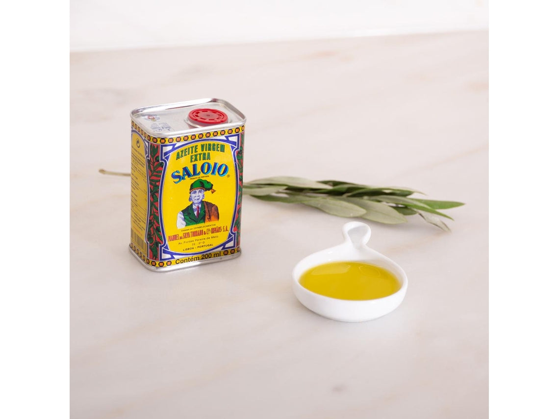 Can of olive oil from Portugal Saloio and its carafe – Luisa